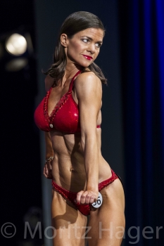 Posing: Tanja on-stage close-up - photo 1