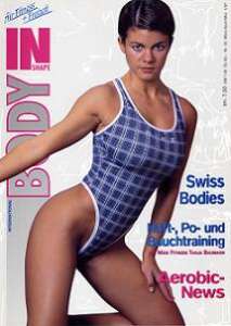 Tanja Baumann demuestra ejercicios personales caderas, glúteos, estómago muslos
